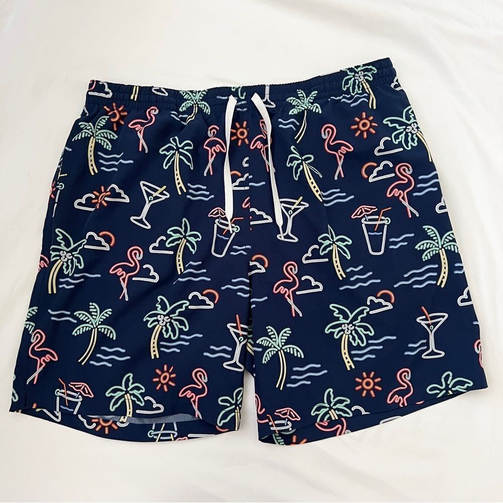 chubbies 7” Inseam swim trunks Men Size XXL Blue Tropical Flamingos Palm trees
